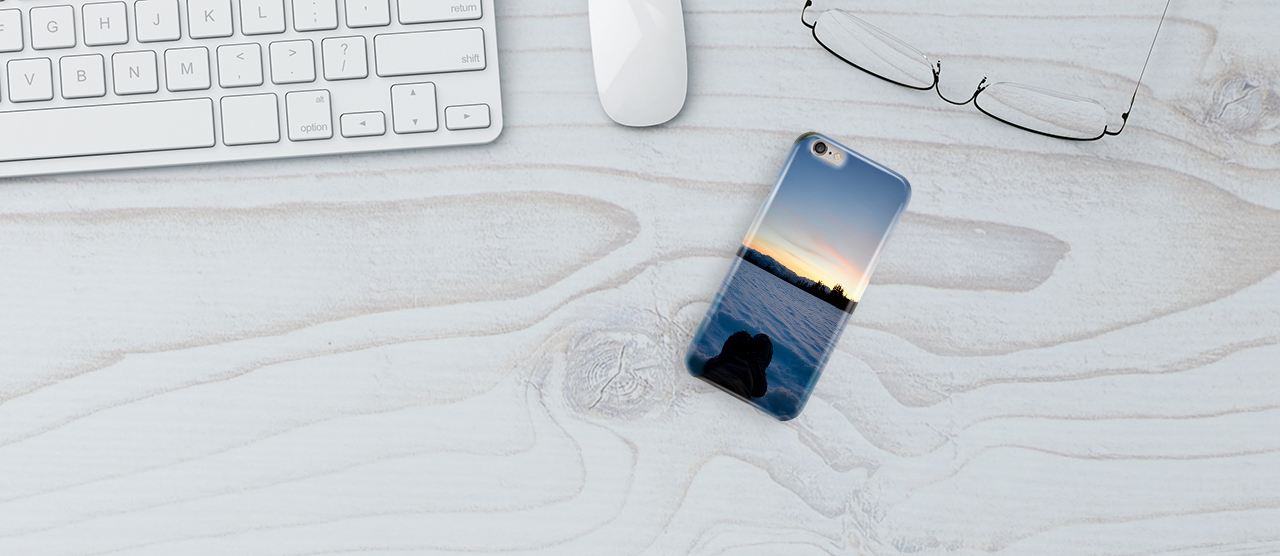 Paysage de montagne sur une coque de téléphone iPhone ou Samsung Galaxy personnalisée avec vos photos
