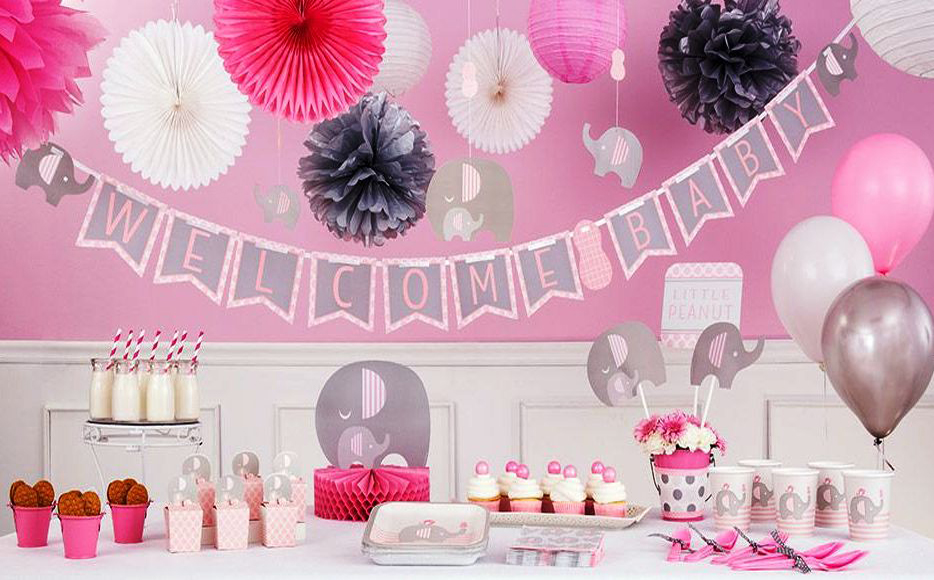 Organisation et décoration d'une baby shower partie pour un bébé fille avec du rose partout
