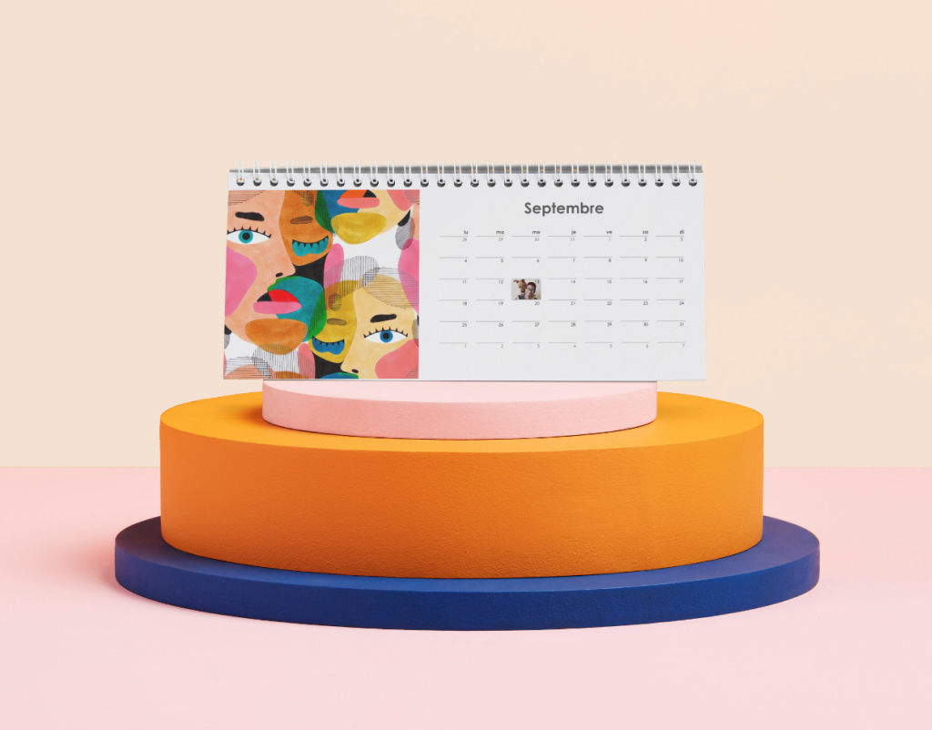 Calendrier de bureau avec illustration colorée