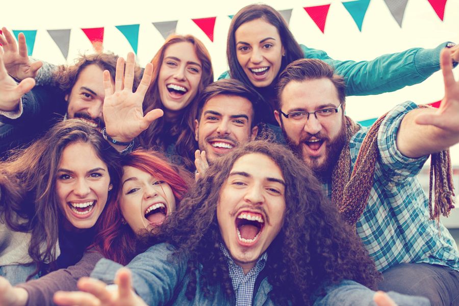 Pour trouver le parfait cadeau qui ravira votre meilleur ami fille ou garçon, nous vous donnons 5 critères de réussite, et 10 idées de cadeaux sur mesure !