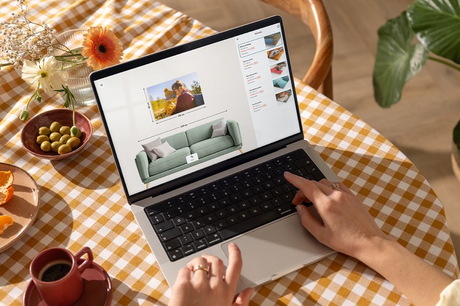 Création en ligne de toile photo personnalisée et de décorations murales encadrées avec l'outil de création.