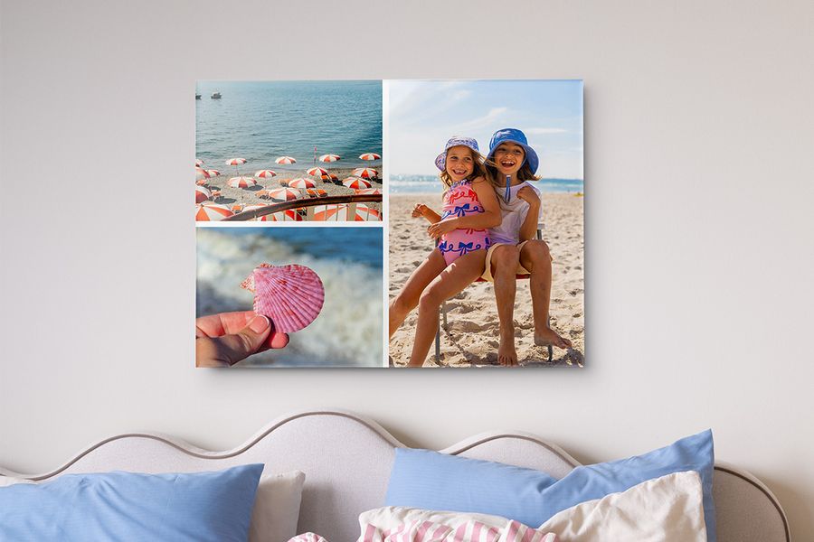 Dans une chambre, un collage photo encadré réunit des images inspirées de la plage, avec des coquillages, deux filles souriantes sur la plage et des parasols au bord de la mer, pour inspirer une décoration d’intérieur estivale et une déco de chambre d’été.