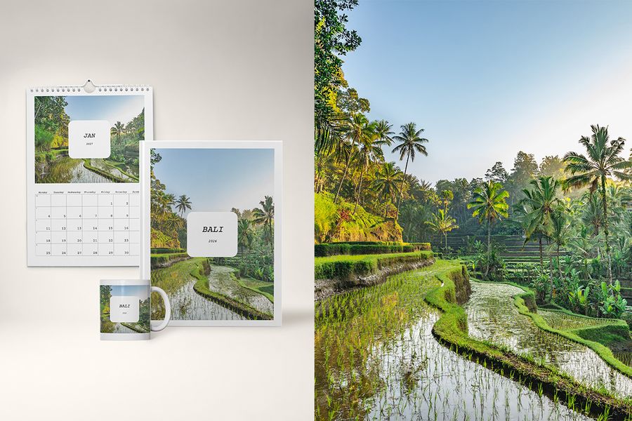 Un livre photo, un calendrier et un mug dans le design Full Story de Photobox, avec une typographie audacieuse et superposée et des mises en page éditoriales qui se lisent comme un journal de voyage.
