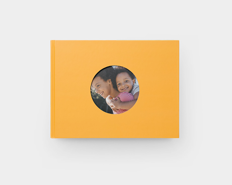 Livre photo à couverture à fenêtre ronde