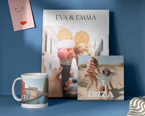 Une sélection de cadeaux photo personnalisés Photobox, dont un mug avec une photo de vacances et une décoration murale de deux meilleures amies, pour inspirer des cadeaux d’amitié pour sa meilleure amie.