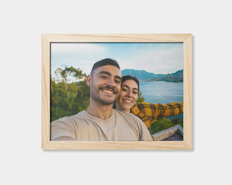 Poster encadré d'un selfie de couple sur un point de vue