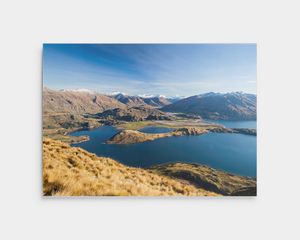 Une photo sur aluminium représentant un paysage de montagne et de lac.