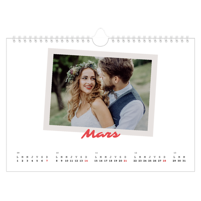 Calendrier photo A4 — Signature carmin [Mars]