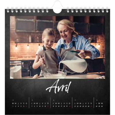 Calendriers annuels carré — Tableau et craie [Avril]