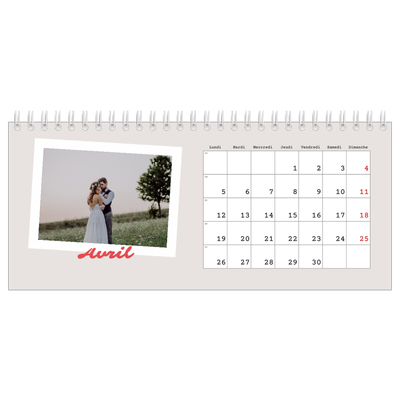 Calendrier de bureau — Signature carmin [Avril]