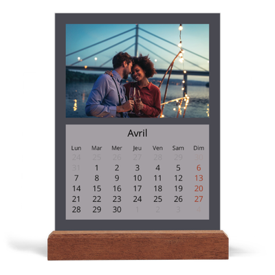 Calendrier de bureau support bois - portrait  — Un monde en couleur [Avril]
