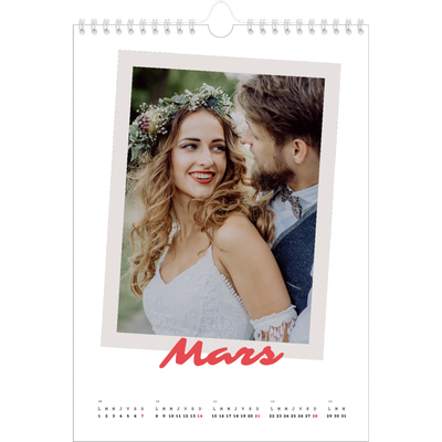 Calendrier photo A4 (20 x 30 cm) — Signature carmin [Mars]