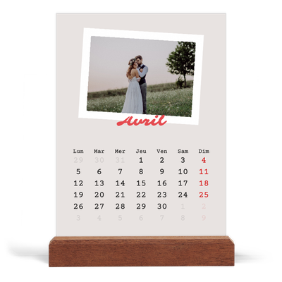Calendrier de bureau support bois - portrait  — Signature carmin [Avril]